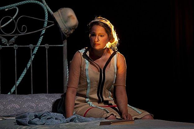 Esther Lara, en un momento de la función. ::