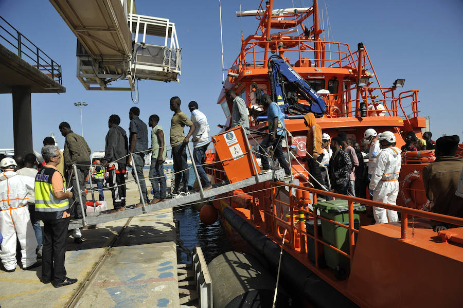 Llegan al puerto de Málaga 94 inmigrantes