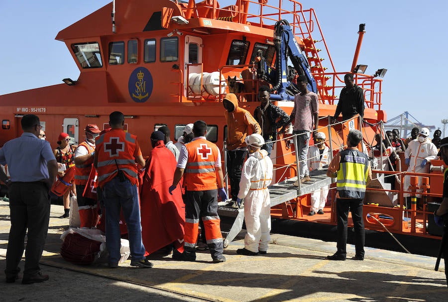 Llegan al puerto de Málaga 94 inmigrantes
