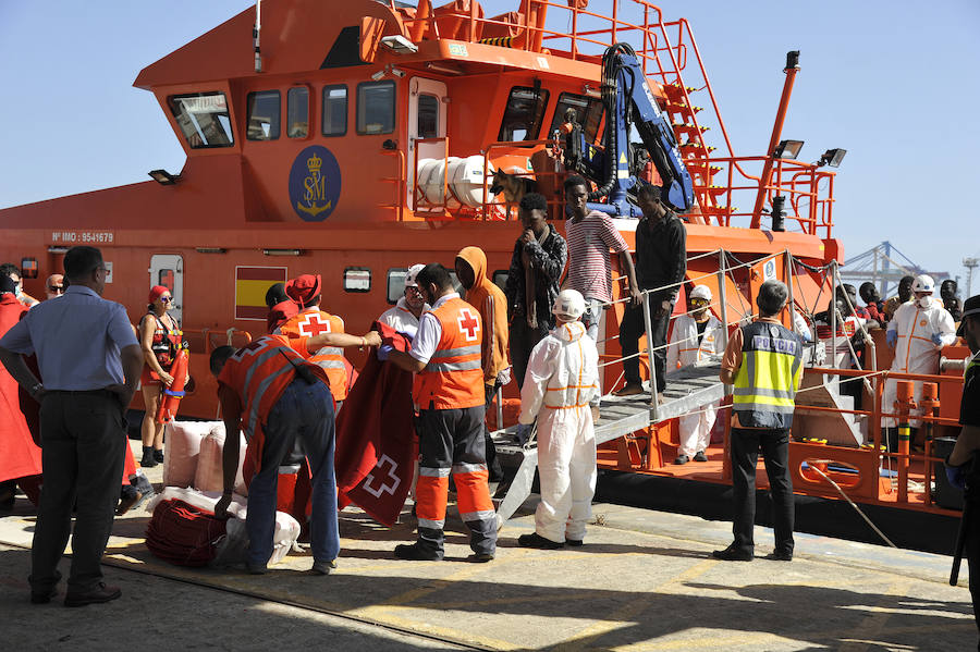 Llegan al puerto de Málaga 94 inmigrantes