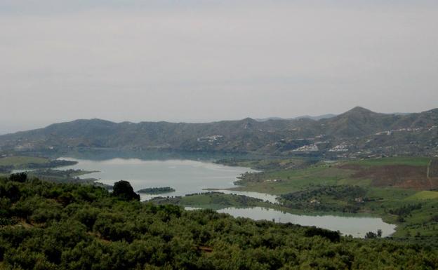 Vista del pantano de La Viñuela desde Periana