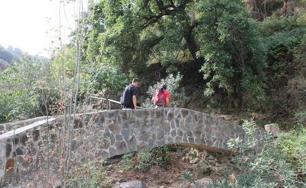 Puente por el que se accede a Fuente Morales