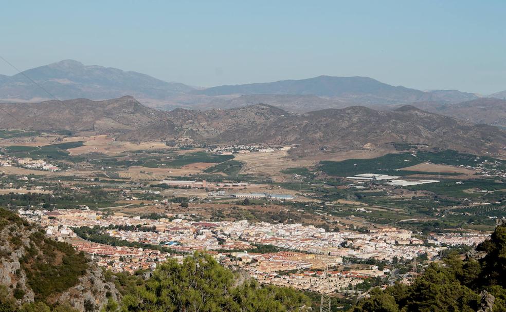 Vista de Alhaurín de la Torre y parte del Valle del Guadalhorce desde el Jabalcuza.