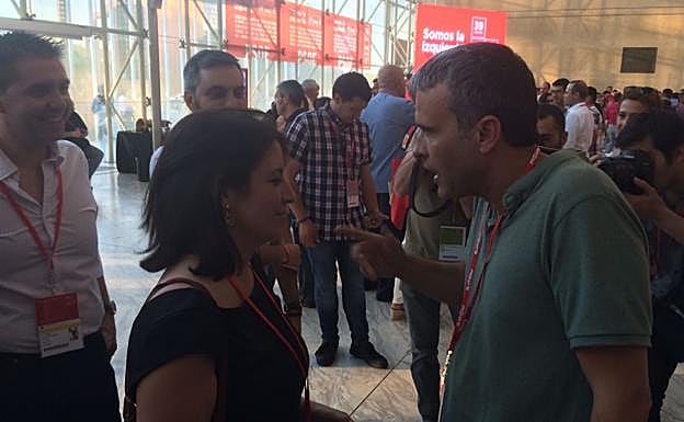 Ignacio López con Adriana Lastra.