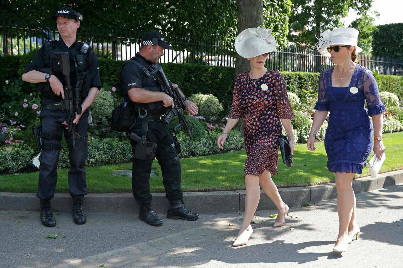 Originales sombreros, pamelas y tocados han vuelto a ser los protagonistas un año más de las carreras de caballos de Ascot, un evento que tampoco se perdieron la Reina Isabel de Inglaterra y Kate Middleton.