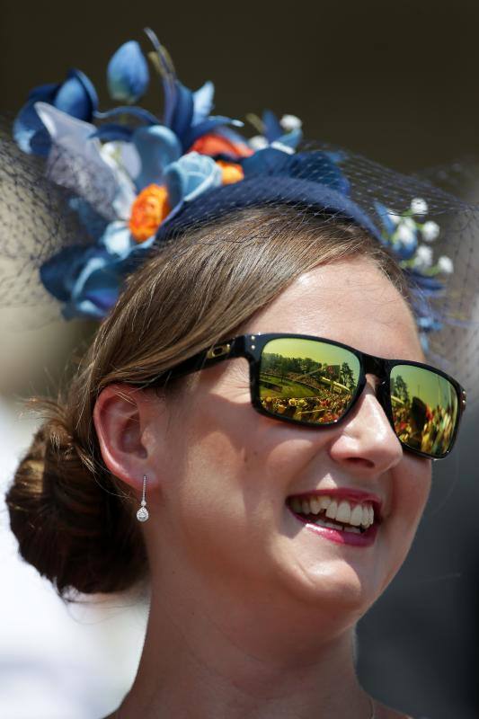 Originales sombreros, pamelas y tocados han vuelto a ser los protagonistas un año más de las carreras de caballos de Ascot, un evento que tampoco se perdieron la Reina Isabel de Inglaterra y Kate Middleton.
