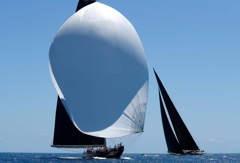 El espectáculo de la 35ª Copa América ya está en marcha en Hamilton (Bermudas). Los participantes compiten por conseguir el primer puesto en la competición más antigua de la historia del deporte.