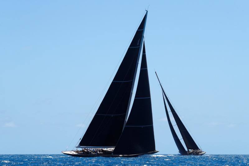 El espectáculo de la 35ª Copa América ya está en marcha en Hamilton (Bermudas). Los participantes compiten por conseguir el primer puesto en la competición más antigua de la historia del deporte.