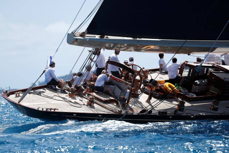 El espectáculo de la 35ª Copa América ya está en marcha en Hamilton (Bermudas). Los participantes compiten por conseguir el primer puesto en la competición más antigua de la historia del deporte.