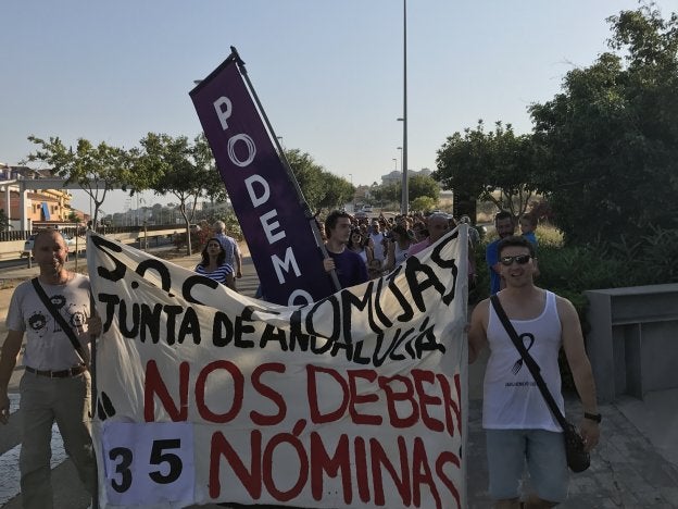 Los trabajadores se manifestaron el lunes.