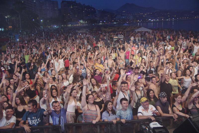 La mágica noche de San Juan contó con las actuaciones en la playa de la Malagueya de Henry Méndez, DJ Valdi, Alex Guerrero, K-Narias, Feder, Calum, Barei y los DJ Sergio Blázquez y Borja Rubio.