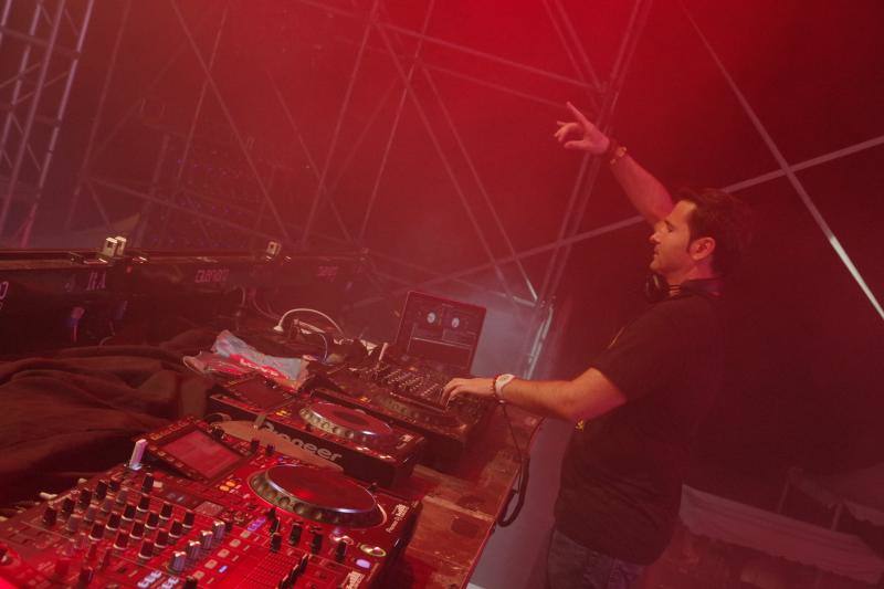 La mágica noche de San Juan contó con las actuaciones en la playa de la Malagueya de Henry Méndez, DJ Valdi, Alex Guerrero, K-Narias, Feder, Calum, Barei y los DJ Sergio Blázquez y Borja Rubio.