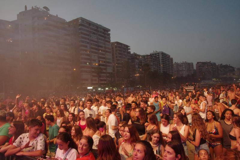 La mágica noche de San Juan contó con las actuaciones en la playa de la Malagueya de Henry Méndez, DJ Valdi, Alex Guerrero, K-Narias, Feder, Calum, Barei y los DJ Sergio Blázquez y Borja Rubio.