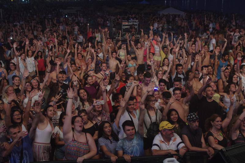 La mágica noche de San Juan contó con las actuaciones en la playa de la Malagueya de Henry Méndez, DJ Valdi, Alex Guerrero, K-Narias, Feder, Calum, Barei y los DJ Sergio Blázquez y Borja Rubio.