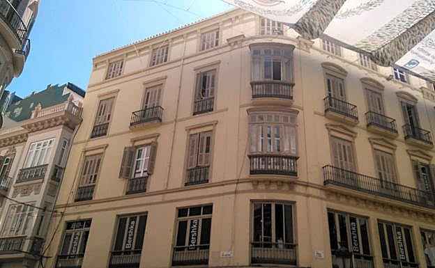 En la foto se aprecia el hueco de la ventana en la tercera planta del edificio.
