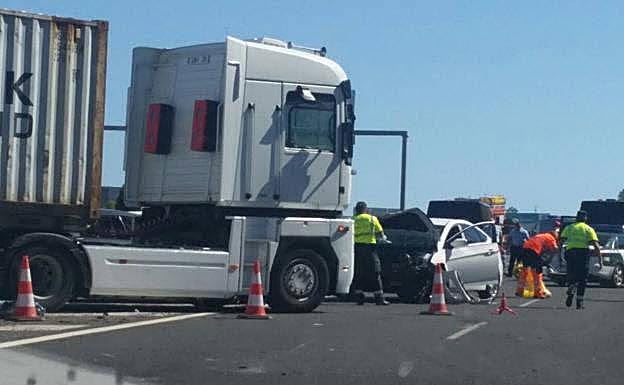 Imagen de varios de los vehículos implicados en el accidente ocurrido en Torremolinos