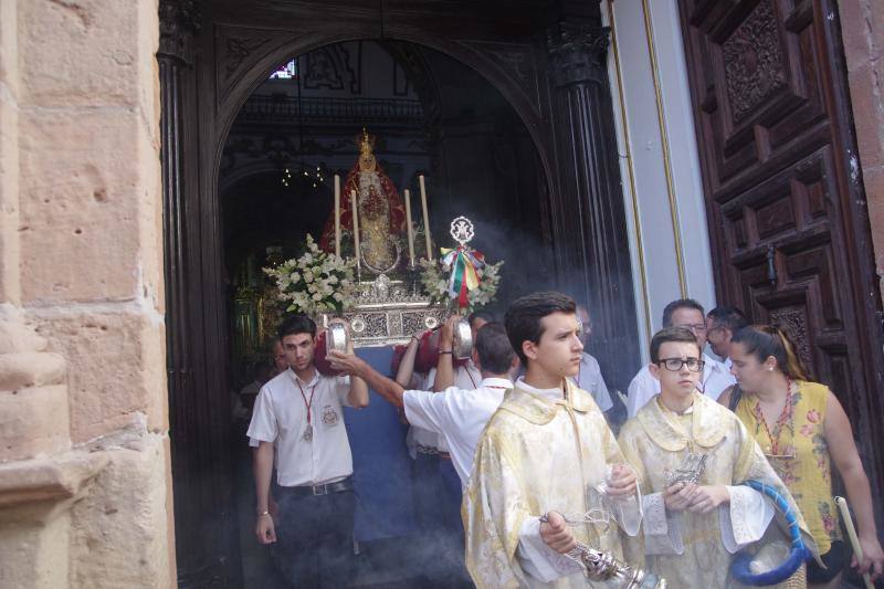 El templo acogió este domingo la primera misa tras los trabajos de reparación de su interior