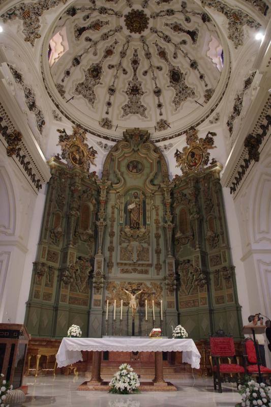 El templo acogió este domingo la primera misa tras los trabajos de reparación de su interior