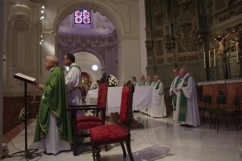 El templo acogió este domingo la primera misa tras los trabajos de reparación de su interior