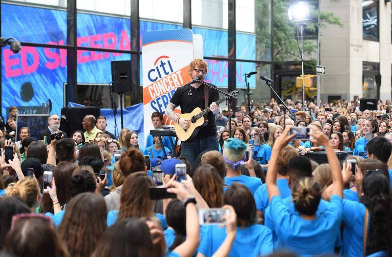 El cantante y compositor británico realiza un concierto para el programa Today de la cadena NBC en la plaza Rockefeller