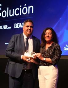 Imagen secundaria 2 - Esther García (Eneso), con Montse Reyes. Abajo, a la derecha, Agustín Ramírez (Aganova), con Ada Bernal. A la izquierda, A. Martínez de Ubago y J. Valdés (Todocolección), con Jerónimo Pérez Casero.