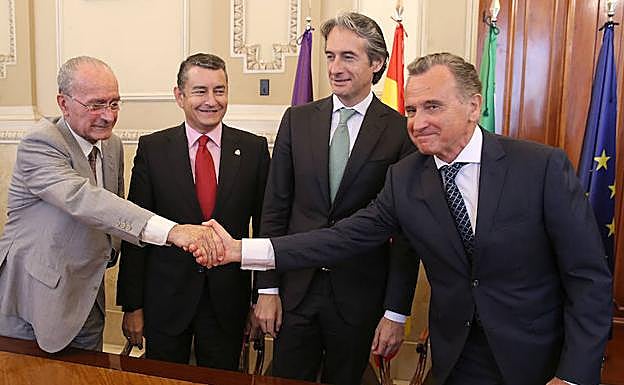 De la Torre, Sanz, De la Serna y Plata, ayer tras la firma de la Deup en la Autoridad Portuaria. 
