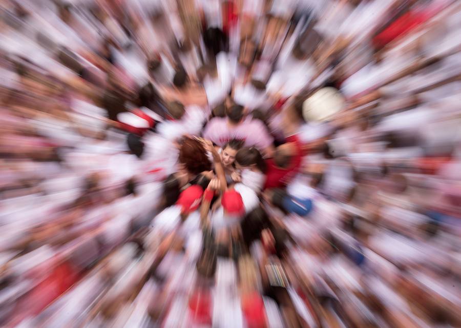 El tradicional acto ha dado inicio a las 12 a los Sanfermines 2017, que sumergirán a Pamplona en 204 horas de fiesta ininterrumpida con un programa de más de 400 actos