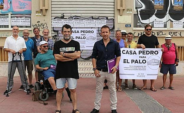 Espinosa y vecinos de El Palo.