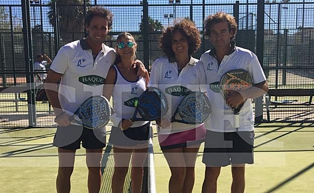Imagen principal - Muñoz Escassy participó en un torneo de pádel en Nueva Alcántara.. Abajo, a la izquierda, Eva Longoria, principal reclamo para paparazzis estos días. A la derecha, la infanta Elena practicó su pasión, la hípica, en Estepona. 