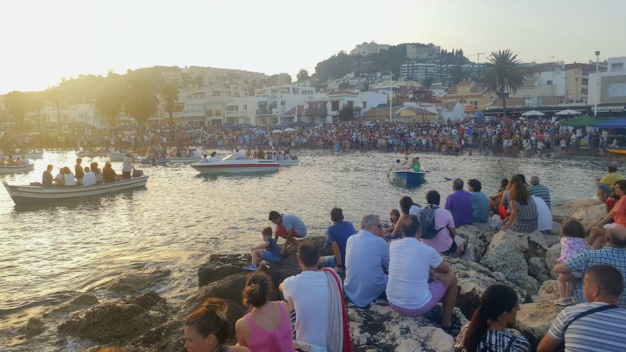 La Virgen del Carmen ya ha comenzado a bendecir el litoral malagueño. La patrona de los marineros recorre en procesión varios barrios de la capital como El Palo y Pedregalejo.