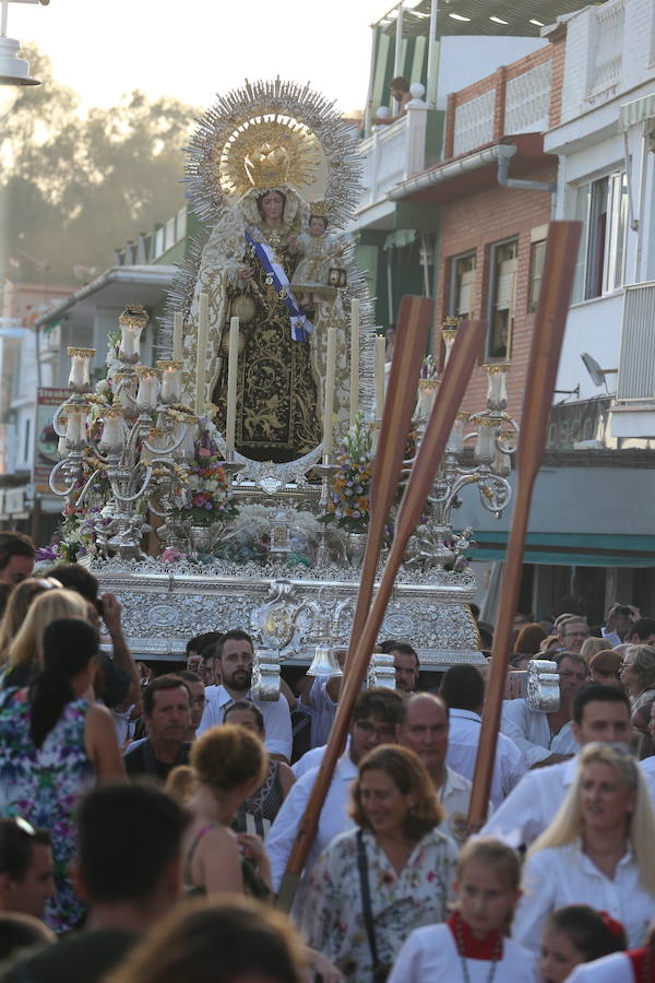 La Virgen del Carmen ya ha comenzado a bendecir el litoral malagueño. La patrona de los marineros recorre en procesión varios barrios de la capital como El Palo y Pedregalejo.
