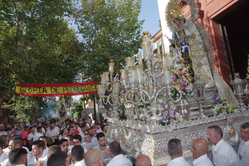 La Virgen del Carmen ya ha comenzado a bendecir el litoral malagueño. La patrona de los marineros recorre en procesión varios barrios de la capital