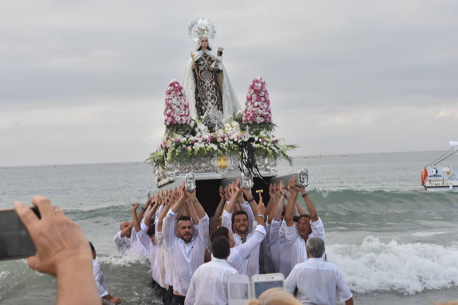 La patrona de los marineros procesiona por Torremolinos, Benalmádena, Fuengirola o Marbella, entre otras localidades de la costa occidental de Málaga. 