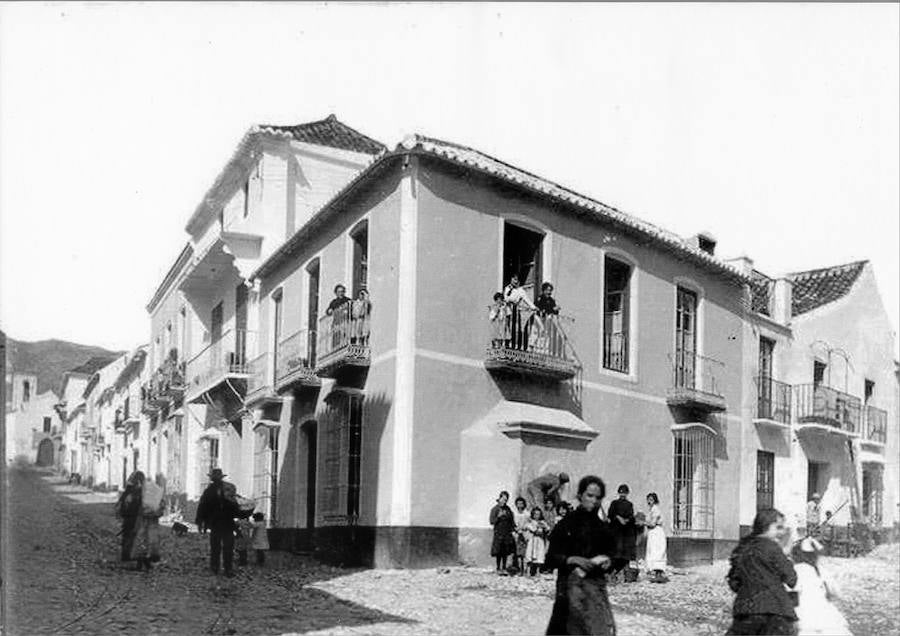 Un antiguo empleado de banca atesora momentos, lugares y personajes claves de la historia de Marbella desde finales del siglo XIX hasta nuestros días en un fondo compuesto por más de 40.000 fotos