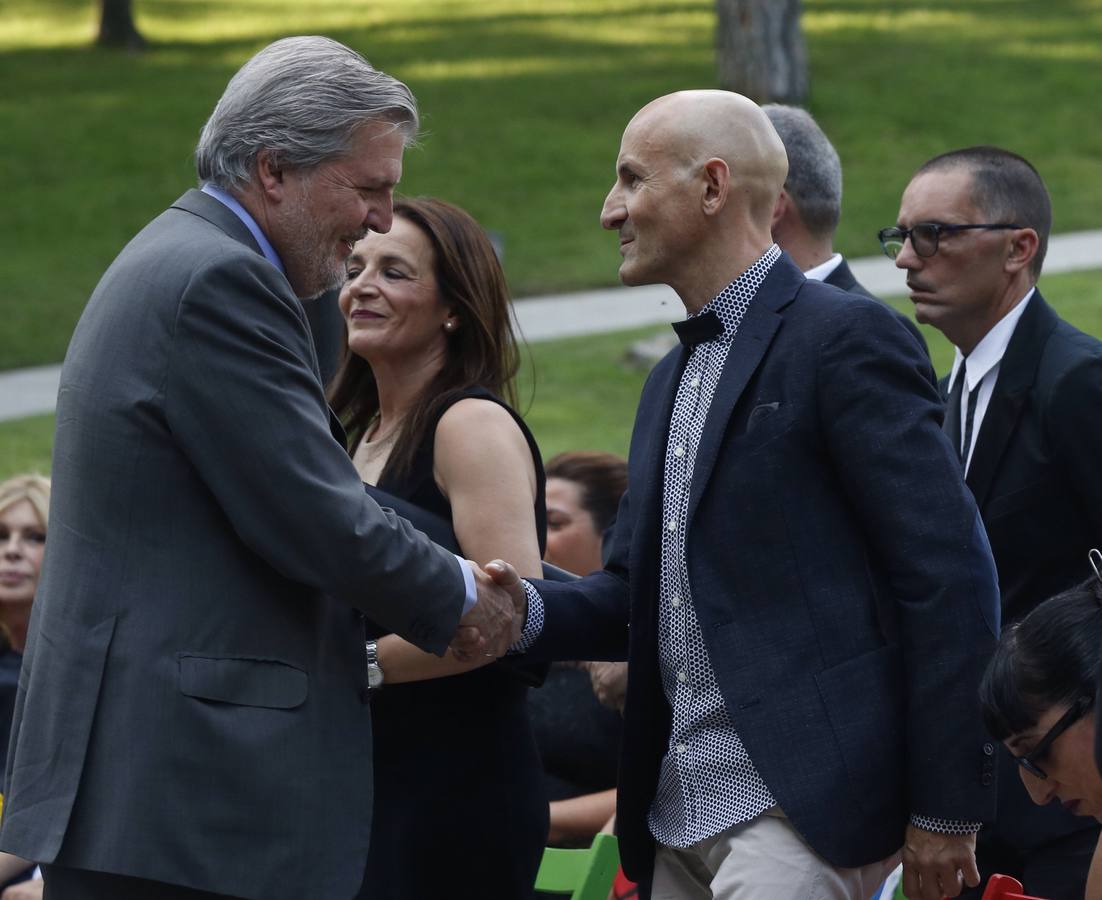 El mundo de la cultura se rinde al diseñador