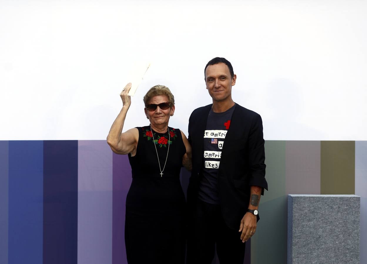 El mundo de la cultura se rinde al diseñador