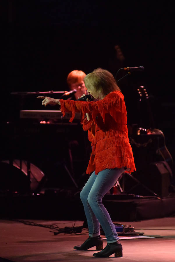 The Pretenders realizaron un despliegue musical capitaneado por el guitarreo descomunal de sus integrantes y, por encima de todo, de una Chrissie Hynde sexagenaria que recordó en Starlite por qué esta banda angloamericana comenzó a triunfar allá en los finales de los años 70.