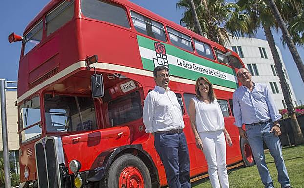 Susana Díaz, junto al secretario de organización del PSOE, Juan Cornejo, y el portavoz parlamentario, Mario Jiménez.