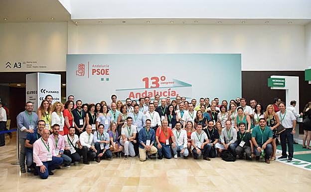 Foto de familia de los susanistas de la delegación socialista malagueña en el congreso andaluz.
