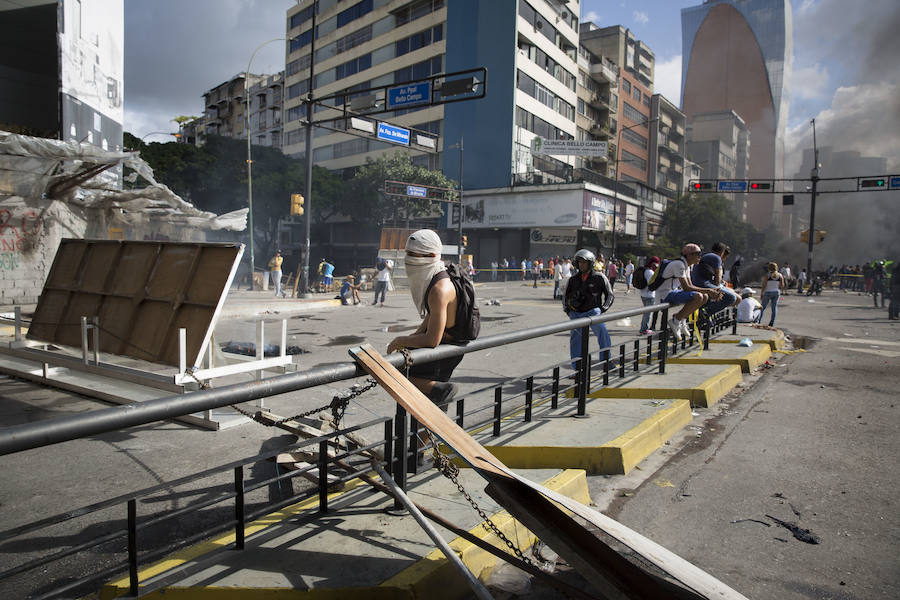 La convulsa jornada de votación para la Asamblea Constituyente se salda con al menos seis muertos