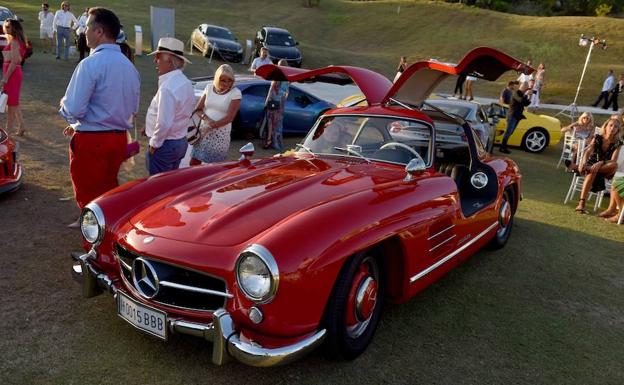 El Mercedes que perteneció al actor John Wayne.