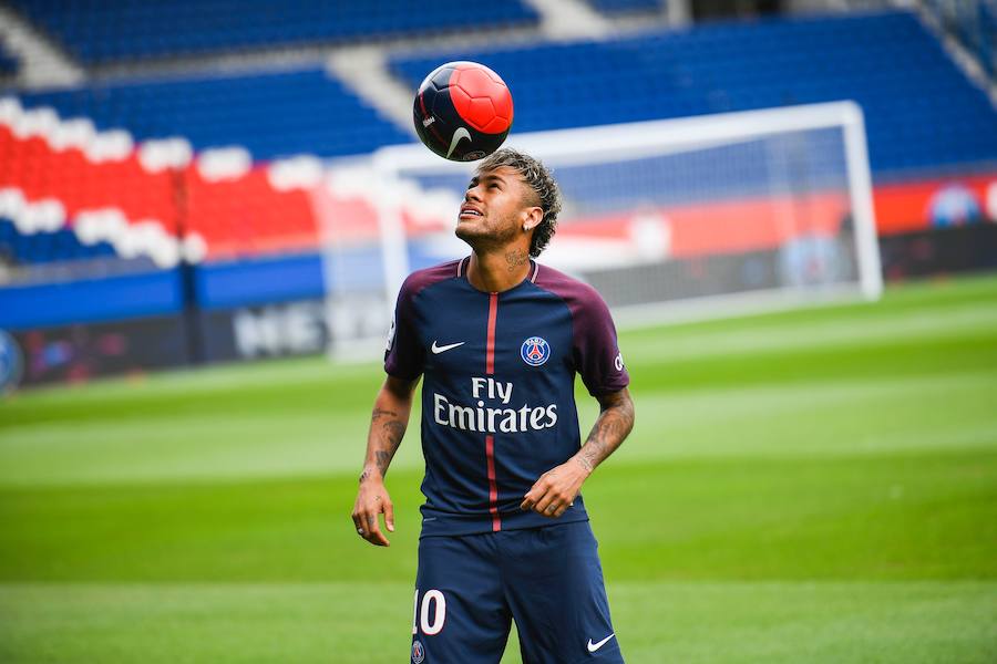 El futbolista brasileño ha causado gran expectación en su llegada a París para formar parte de la plantilla del PSG.