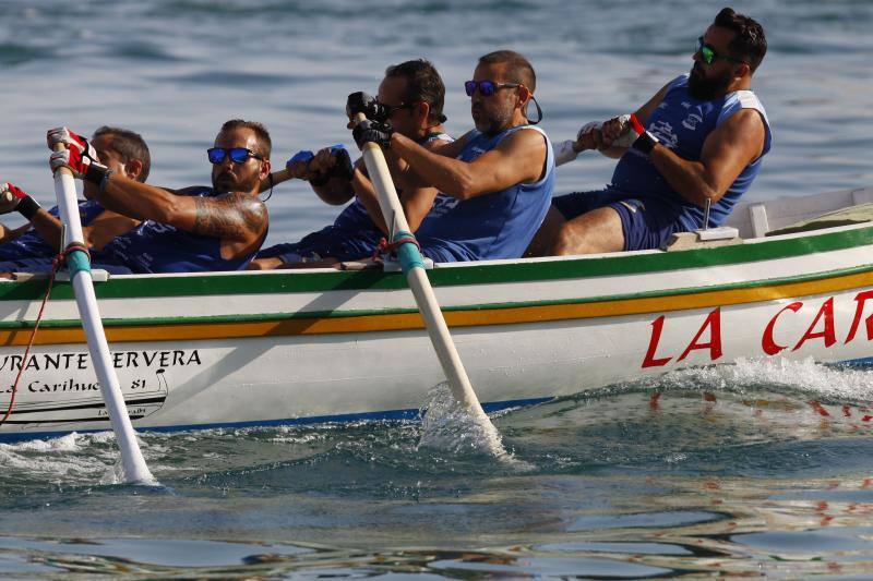 La Araña se hace con el triunfo en la tradicional competición de remo tras ganar la regata celebrada ayer en el puerto de la capital