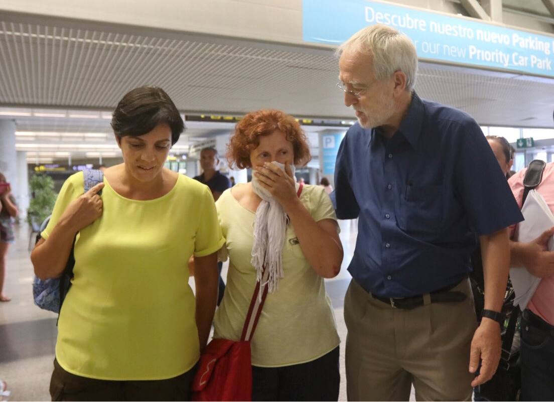 Destrozados por el cansancio del viaje, pero sobre todo por el dolor