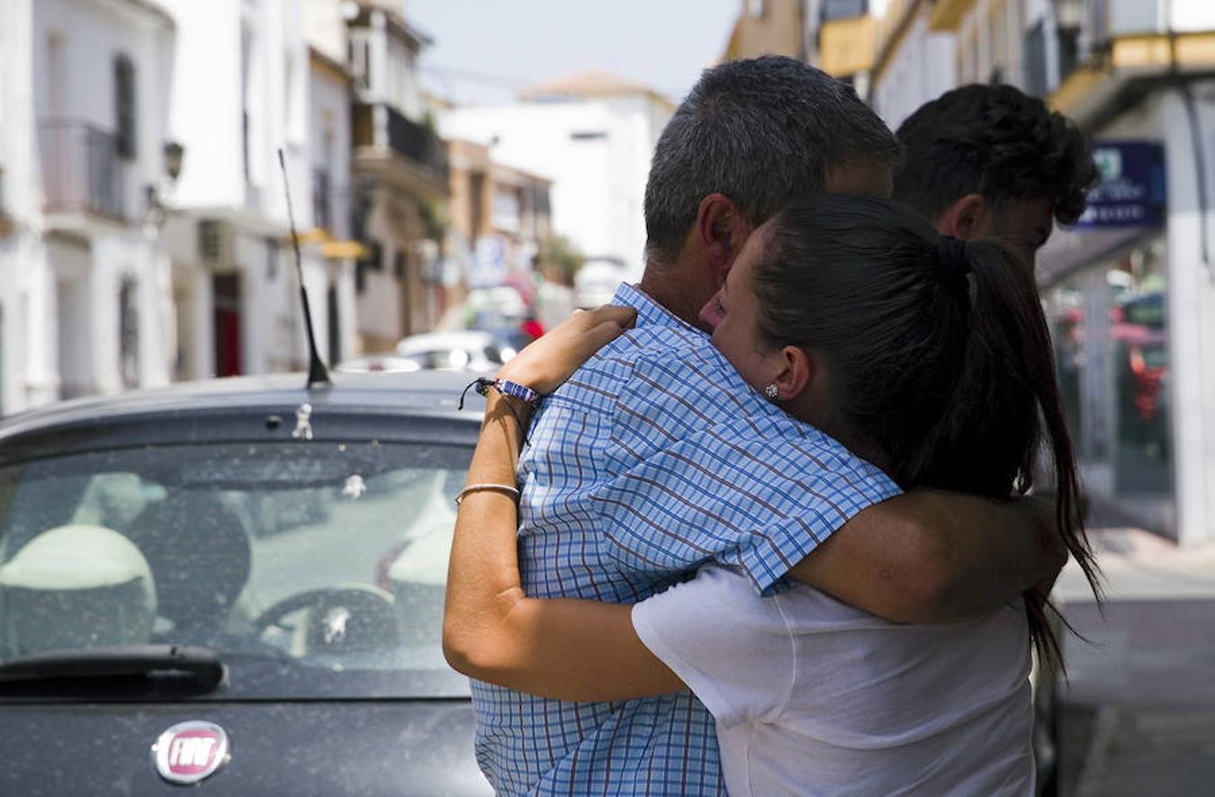 Familiares de los tres rondeños fallecidos en un accidente de tráfico.