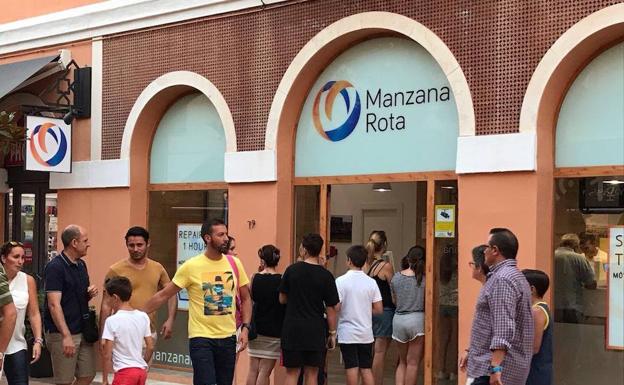 Manzana Rota de Centro Comercial Plaza Mayor.