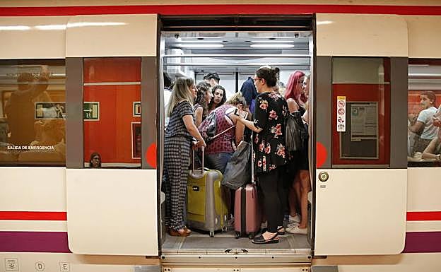 Renfe descarta reforzar los servicios del Cercanías durante la Feria de Málaga