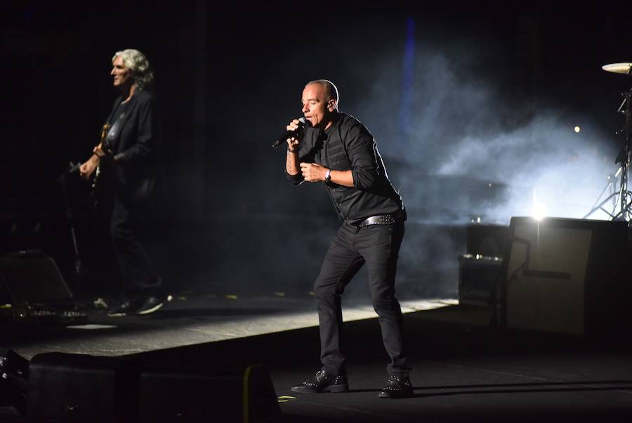 El cantante italiano deleitó al público con sus canciones