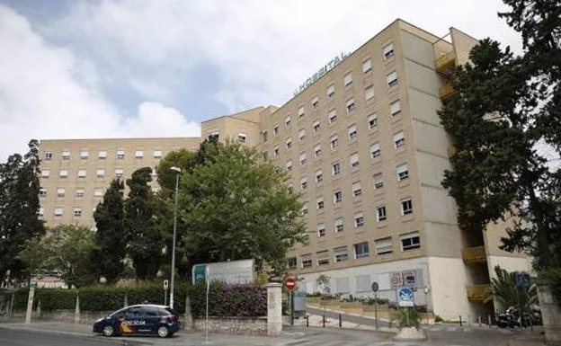 Trasladan grave al hospital a un joven tras recibir varias puñaladas en el Centro de Málaga