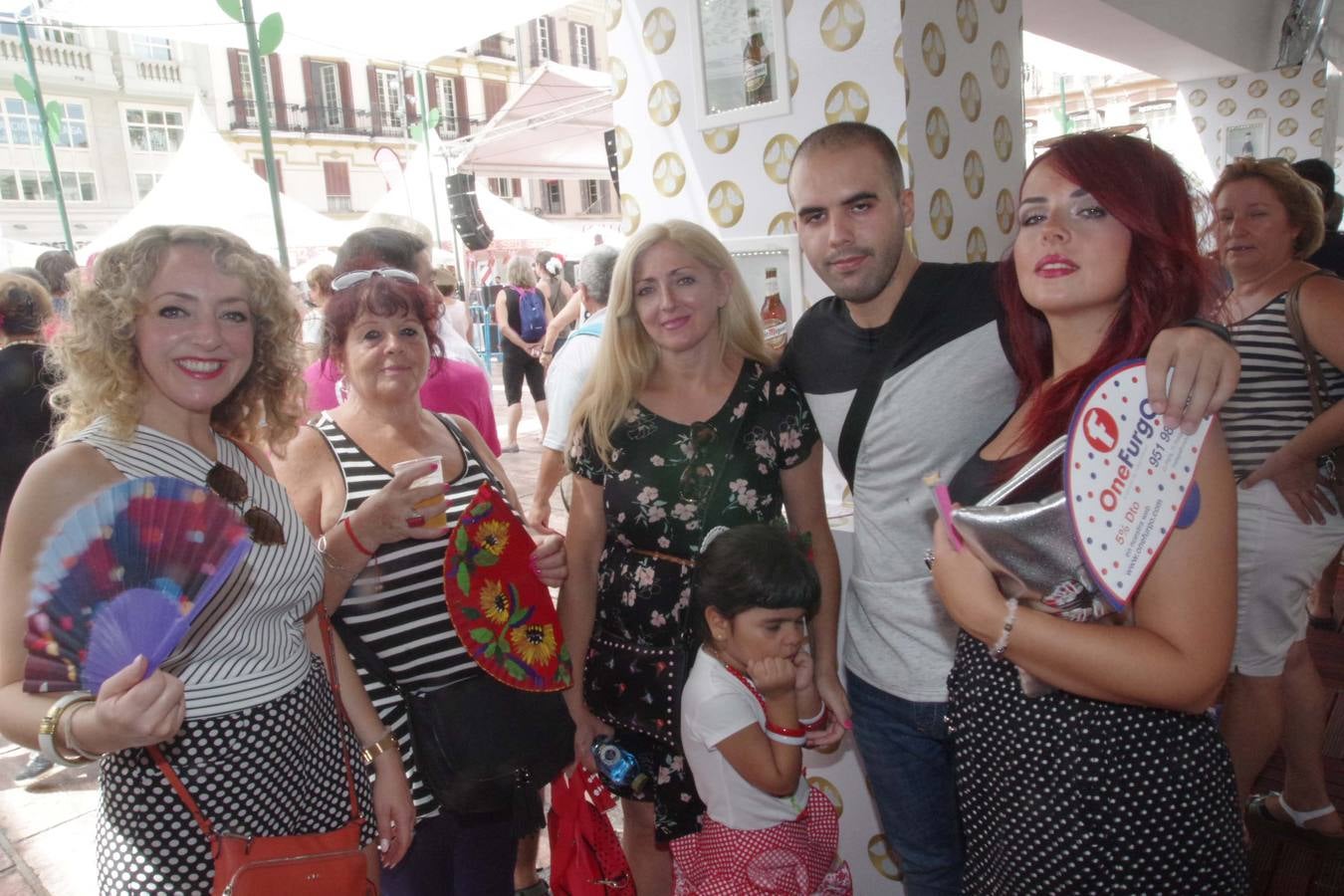 Vanessa Torres, Encarni Cortés, Sonia Torres, Juanjo Cortés y Melani Cortés con Sonia Estrada